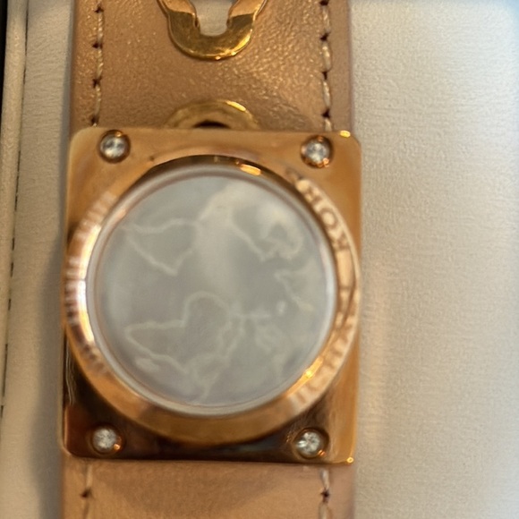 NIB Michael Kors Watch Hunger Stop Activity Tracker - Picture 3 of 12